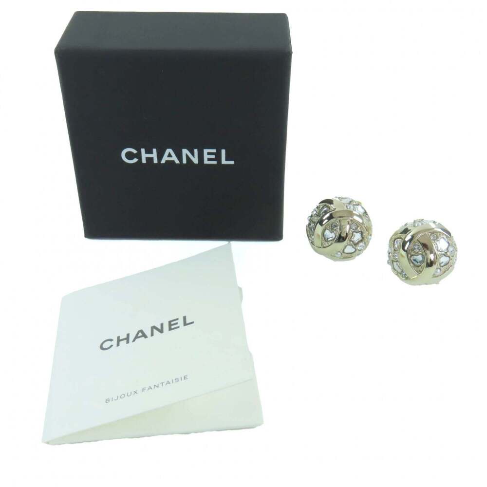 CHANEL Authentic Gold Heart Earrings - Picture 2 of 6